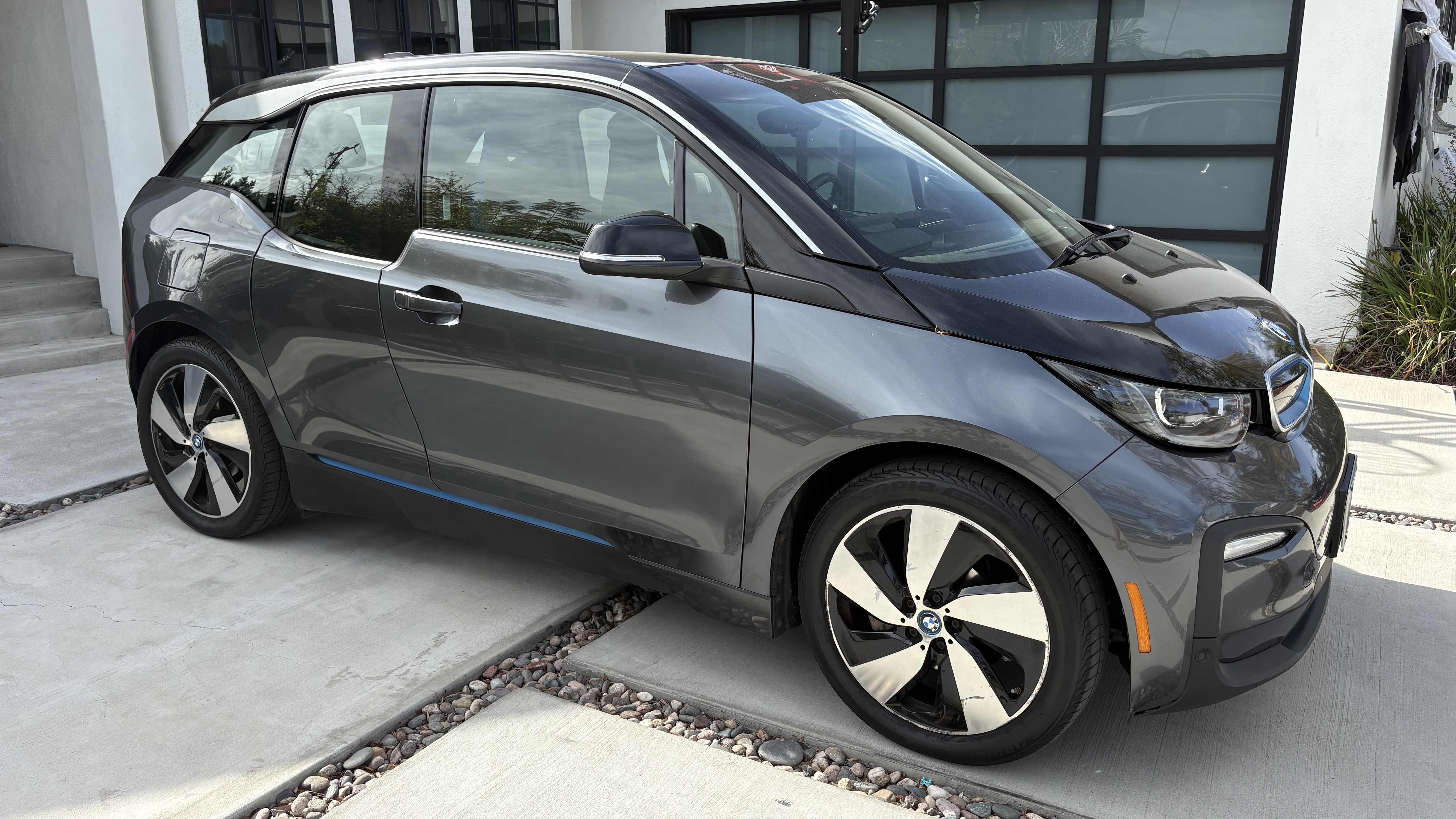 Used 2019 BMW i3 RWD image 2