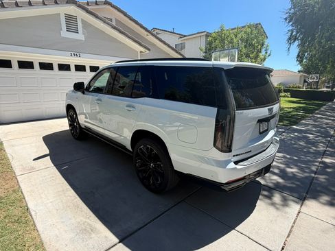 Used 2026 Cadillac Escalade Platinum Sport w/ LPO, ONYX Package AWD/4WD image 5
