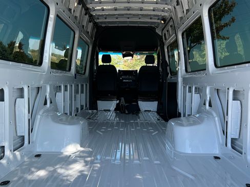 Used 2022 Mercedes-Benz Sprinter 3500 image 11