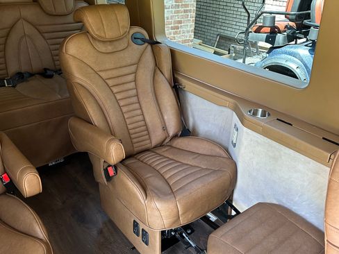 Used 2025 Mercedes-Benz Sprinter 2500 image 10