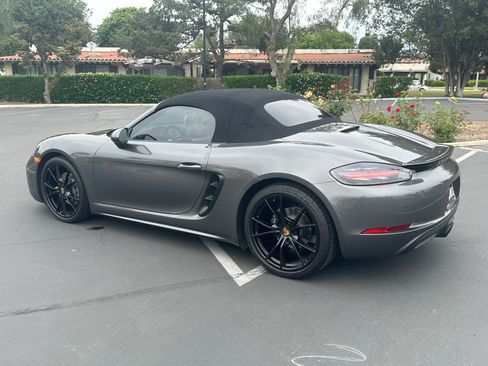 Used 2018 Porsche 718 Boxster image 17