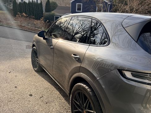 Used 2025 Porsche Cayenne image 8