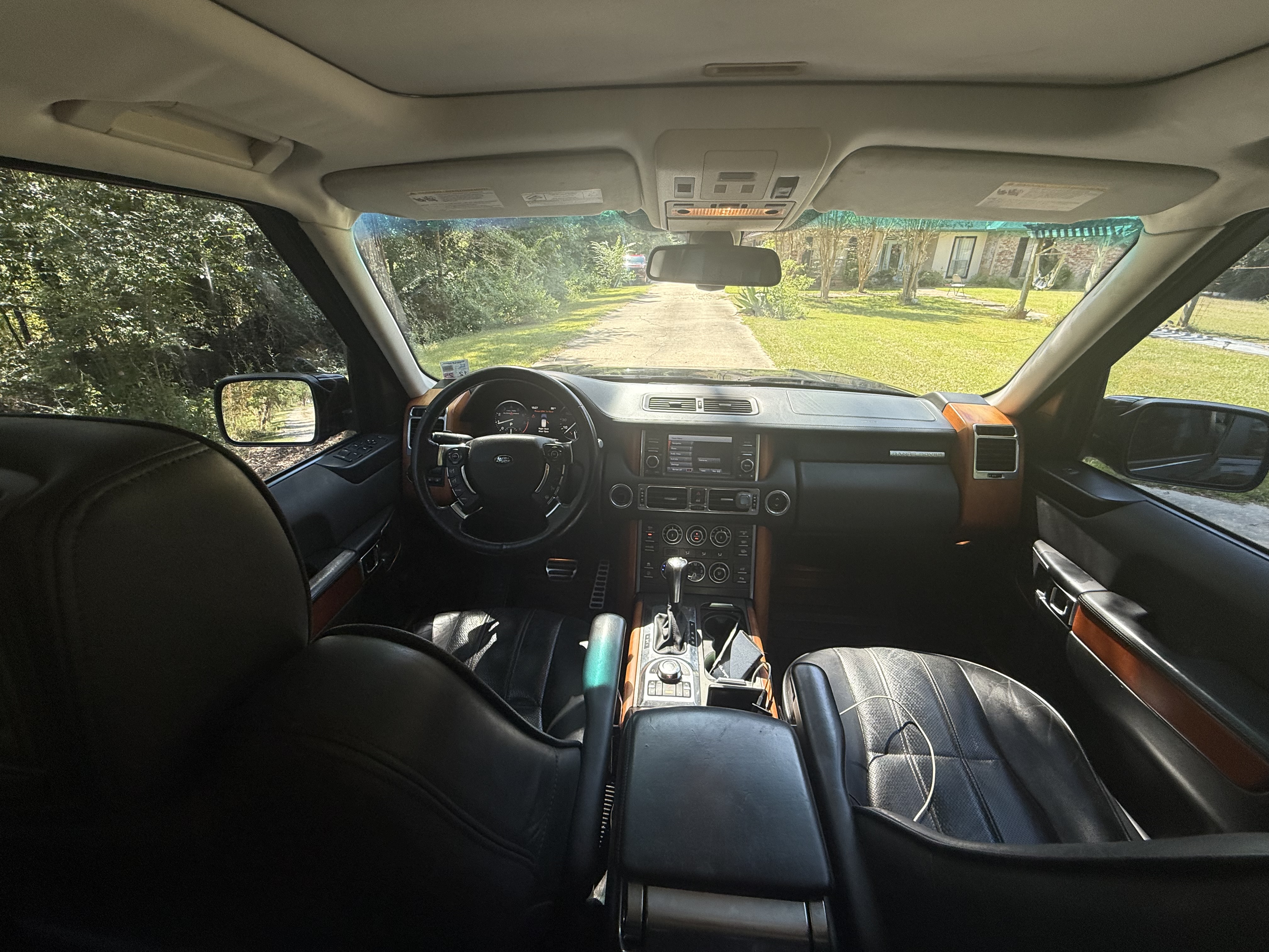 Used 2010 Land Rover Range Rover Supercharged AWD/4WD image 4
