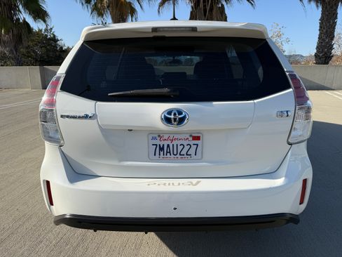 Used 2015 Toyota Prius V Three image 9