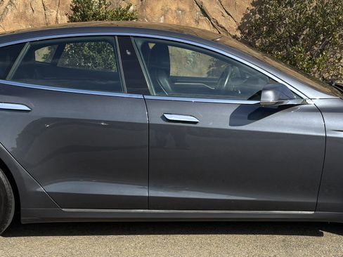 Used 2018 Tesla Model S 100D image 2