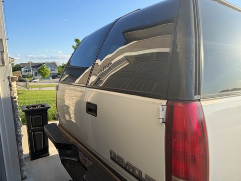 Used 1999 Chevrolet Suburban 4WD w/ Preferred Equipment Group 2 image 6