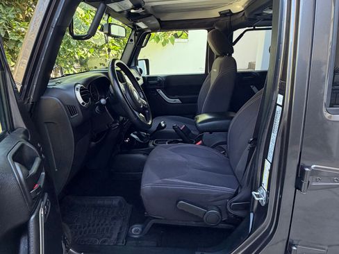 Used 2016 Jeep Wrangler Unlimited Sahara w/ Dual Top Group AWD/4WD image 2