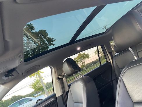 Used 2022 Volkswagen Tiguan SE image 11