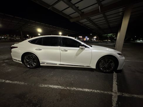 Used 2018 Lexus LS 500h w/ Luxury Package RWD image 19
