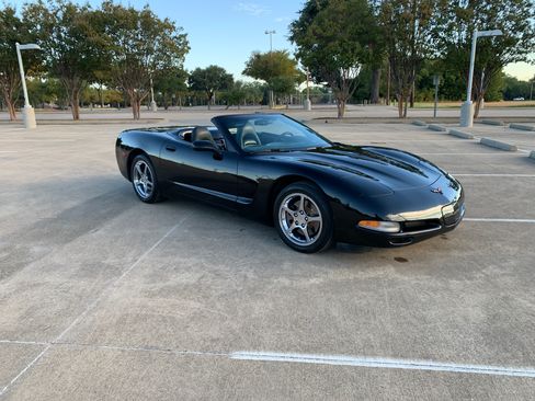 Used 2000 Chevrolet Corvette Convertible w/ Memory Pkg RWD image 11