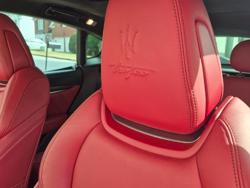 Used 2022 Maserati Levante Trofeo image 12