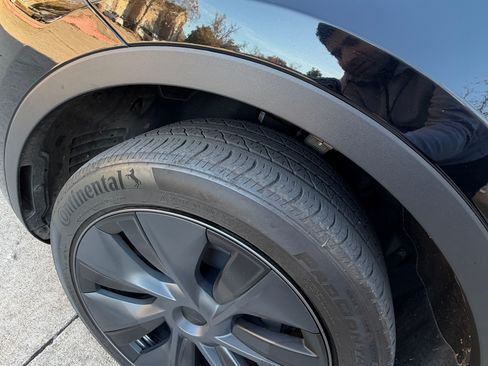 Used 2025 Tesla Model Y Long Range image 9