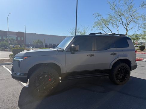 Used 2024 Lexus GX 550 AWD/4WD image 2