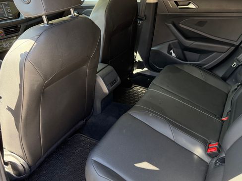 Used 2019 Volkswagen Jetta SE w/ Cold Weather Package FWD image 19