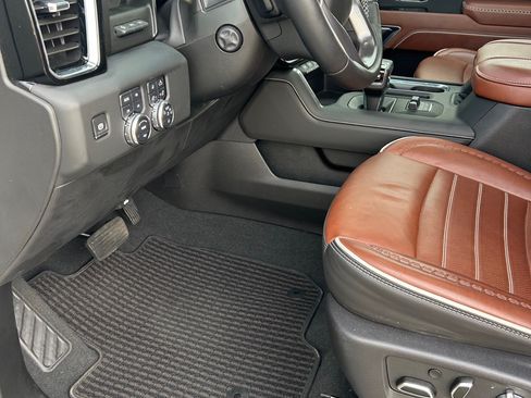 Used 2025 GMC Sierra 1500 Denali Ultimate image 10