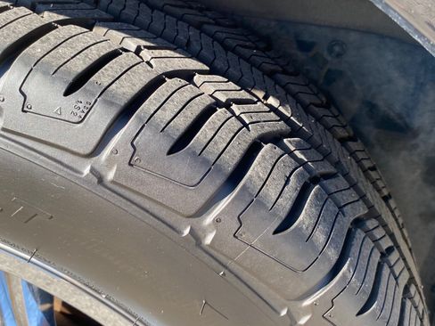 Used 2011 Nissan Armada Platinum w/ 2nd Row Captain Seat Pkg image 21