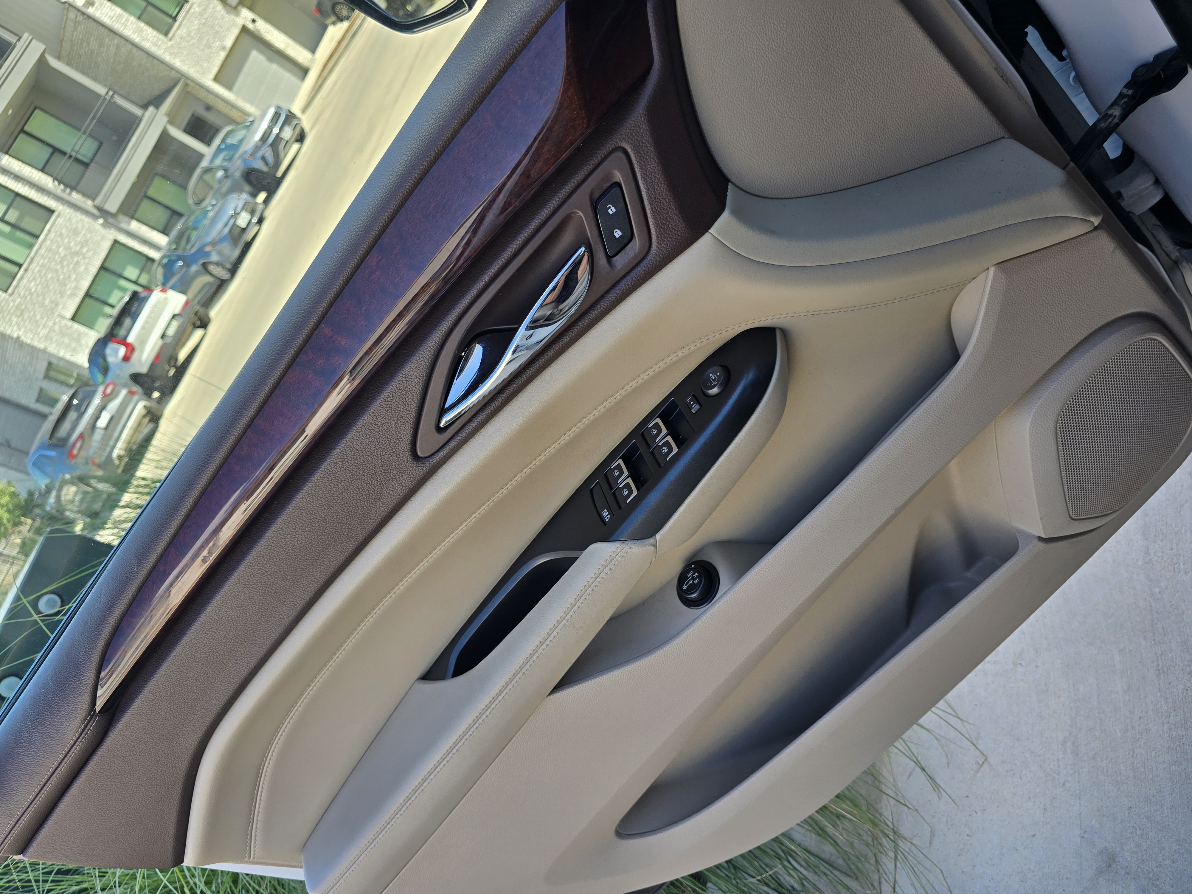 Used 2015 Cadillac SRX Luxury w/ Driver Awareness Package FWD image 17