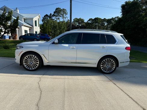 Used 2019 BMW X7 xDrive50i w/ Premium Package AWD/4WD image 4