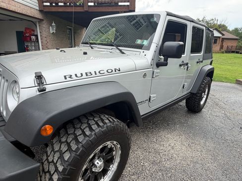 Used 2008 Jeep Wrangler Unlimited Rubicon w/ Dual Top Group AWD/4WD image 2