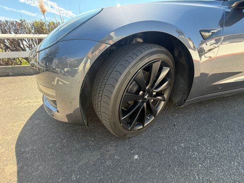 Used 2018 Tesla Model 3 Long Range AWD/4WD image 4