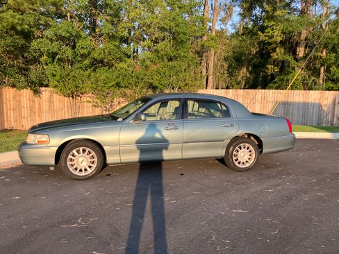 Used 2006 Lincoln Town Car Signature image 9