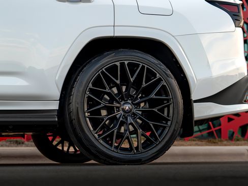 Used 2024 Lexus LX 600 F Sport image 10