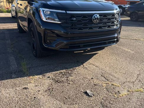 Used 2025 Volkswagen Atlas Cross Sport SEL R-Line image 10