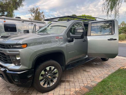 Used 2024 Chevrolet Silverado 2500 Custom w/ Custom Value Package image 4