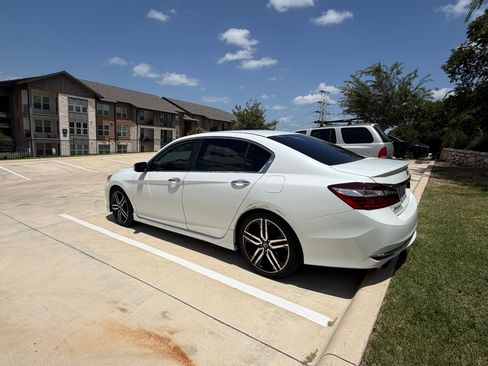 Used 2017 Honda Accord Sport image 14