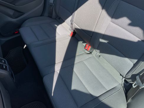 Used 2013 Volkswagen Golf TDI FWD image 6