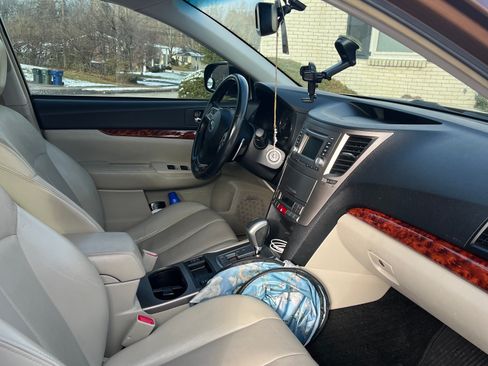 Used 2012 Subaru Outback 2.5i Limited w/ Moonroof Pkg image 9