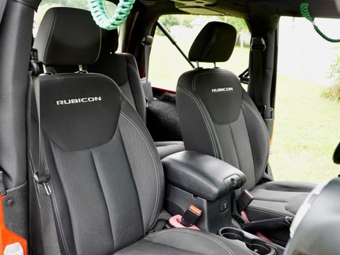 Used 2016 Jeep Wrangler Rubicon w/ Power Convenience Group AWD/4WD image 19
