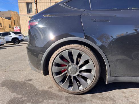 Used 2021 Tesla Model Y Performance image 13