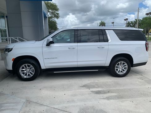 Used 2023 Chevrolet Suburban LT image 2