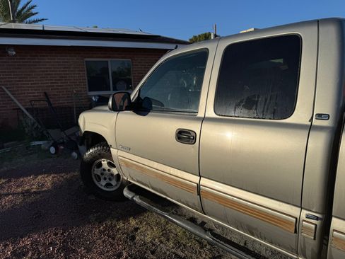 Used 2001 Chevrolet Silverado 1500 LS w/ Off-Road Chassis Pkg AWD/4WD image 4