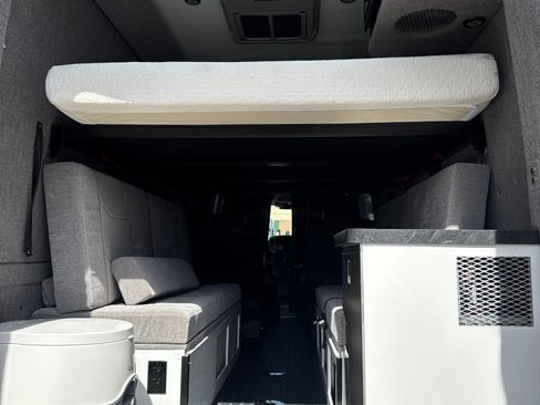 Used 2016 Mercedes-Benz Sprinter 2500 image 18