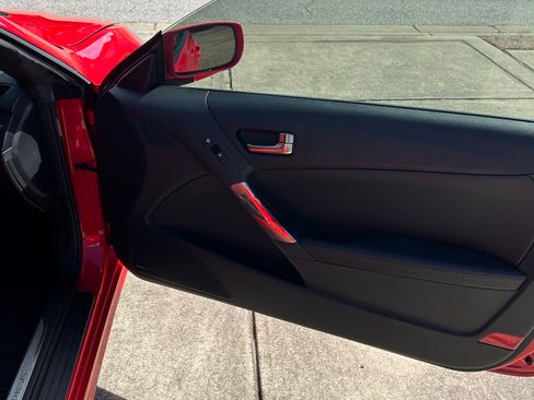 Used 2015 Hyundai Genesis 3.8 image 18