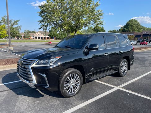 Used 2018 Lexus LX 570 4WD image 2