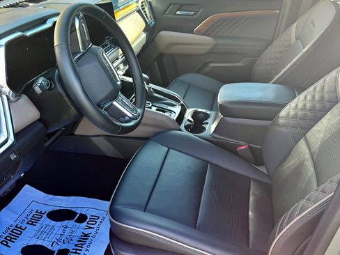 Used 2025 GMC Canyon Denali AWD/4WD image 8