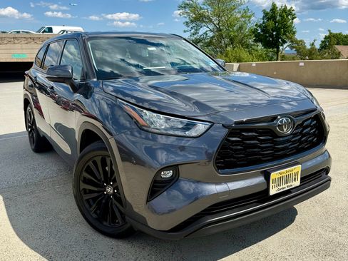 Used 2020 Toyota Highlander LE AWD/4WD image 1