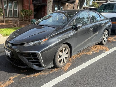 Used 2019 Toyota Mirai image 13