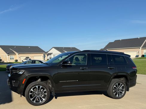 Used 2023 Jeep Grand Cherokee L Overland w/ MOPAR Finishing Package AWD/4WD image 14