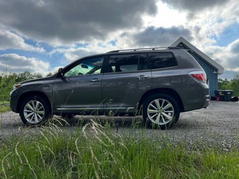 Used 2013 Toyota Highlander Limited AWD/4WD image 2