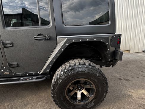 Used 2016 Jeep Wrangler Unlimited Rubicon image 4