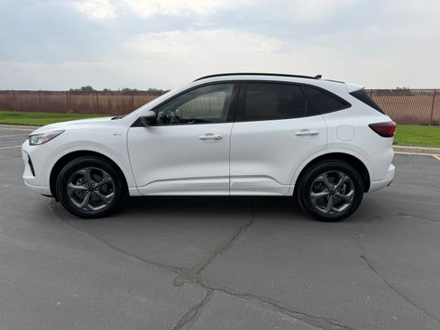Used 2023 Ford Escape ST-Line AWD/4WD image 4