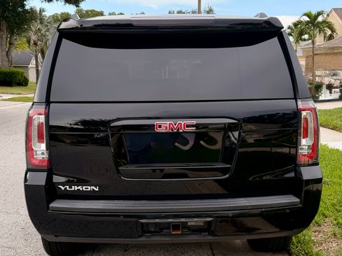 Used 2017 GMC Yukon SLE w/ SLE Value Package RWD image 5