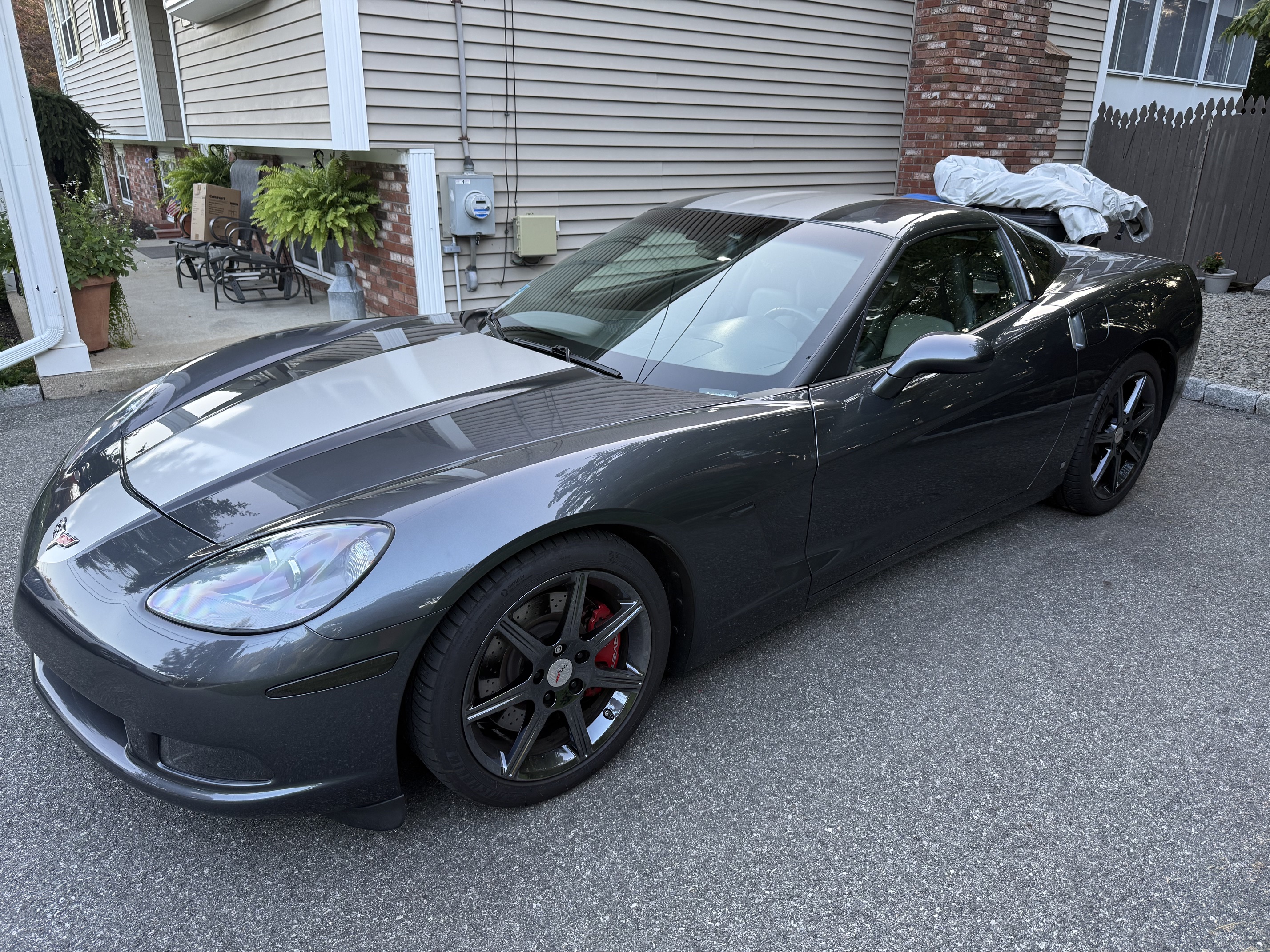 Used 2009 Chevrolet Corvette Coupe w/ LPO, GCA Exterior Package RWD image 5