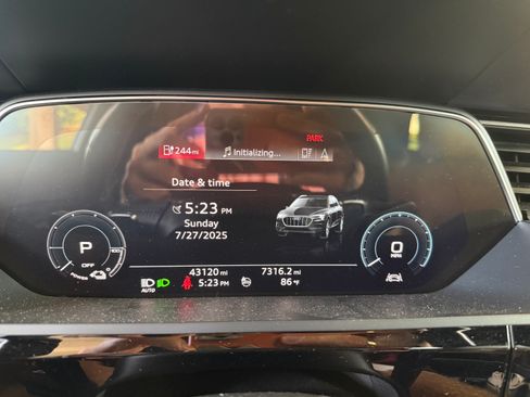 Used 2019 Audi e-tron Premium Plus image 16