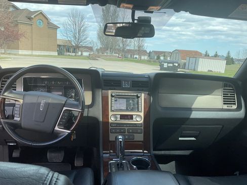 Used 2014 Lincoln Navigator 4WD image 16