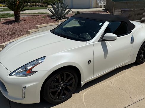 Used 2016 Nissan 370Z Touring image 1